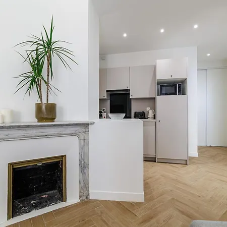 Modern 1 Bedroom 50m From Monaco *
