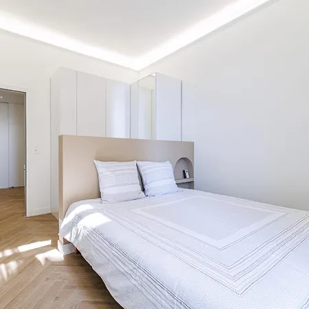 Beautiful 1 Bedroom 50M From Monaco 보솔레이