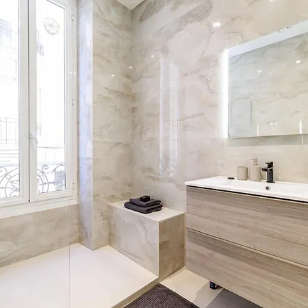 Modern 1 Bedroom 50m From Monaco *